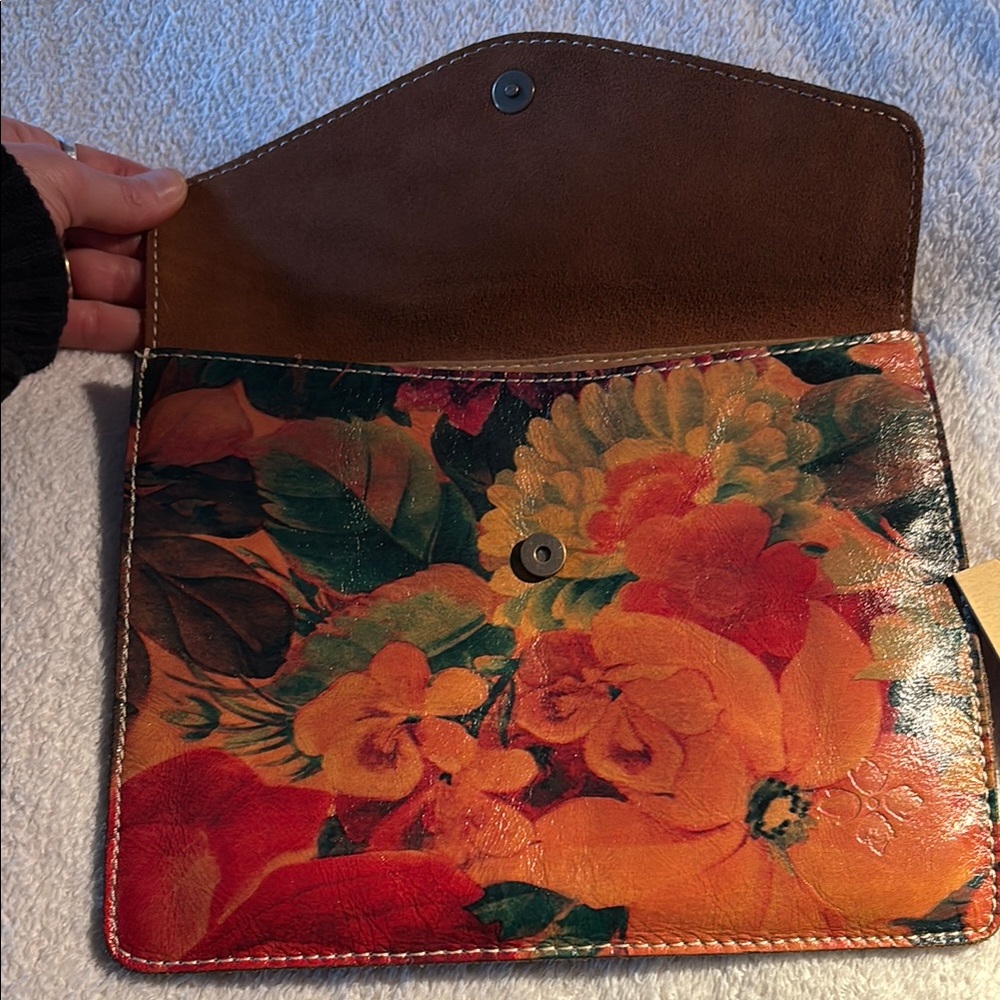 Patricia Nash - Italian Leather Floral Envelope Clutch - Picture 2 of 10